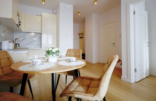 Kolobrzeg Apartment | Neues Apartment mit Balkon, Schwimmbad, Sauna, Fitness, 300 m vom Strand