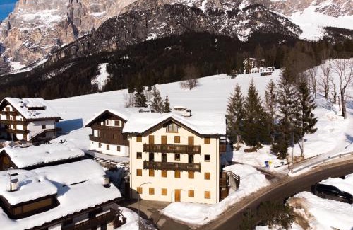 San Vito di Cadore Apartment | NeveSole Chalet - Charming Flat Near Dolomiti Ski Slopes