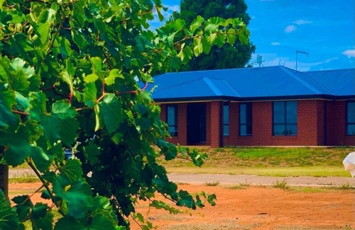 Birdwoodton House | Nevid Family Home