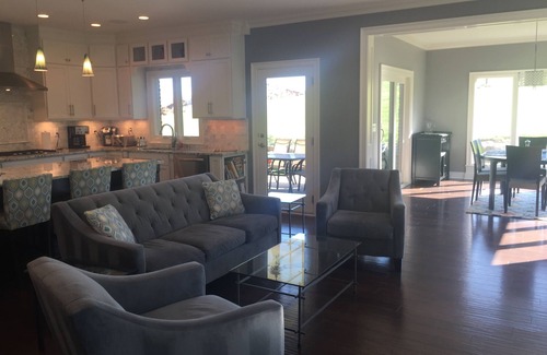 Louisville House | New ('15) centrally located new 6400+ sq ft + 6 bedrooms w/5 full bathroom