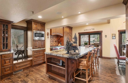 Deer Valley Condo | NEW! 1617 - Six Bedroom plus Den Lakeside