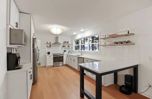 Wise House | NEW💥180 Degree Views! On the Point💥 Large Dock, Amazing Fishing💥Renovated!
