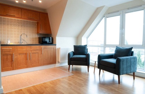 Burton on Trent Apartment | *New* 2-Bed Modern Apartment