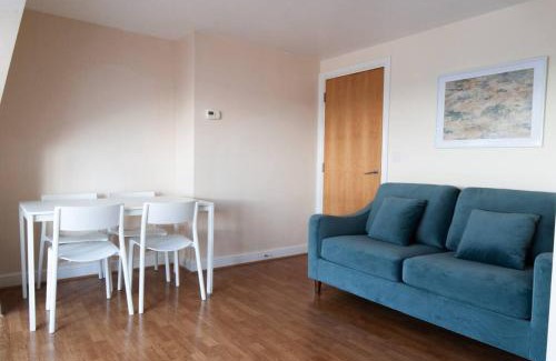 Burton on Trent Apartment | *New* 2-Bed Modern Apartment