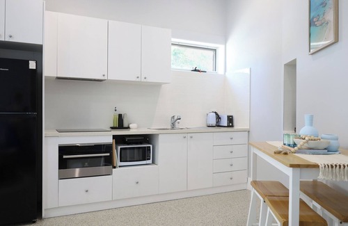 Anna Bay House | NEW 2 bed, walk to everything!