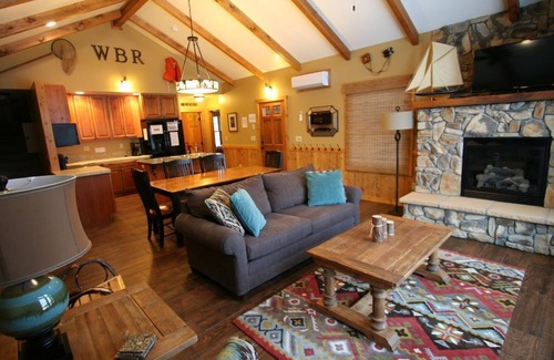 Bemidji Cabin | New 2 Bedroom/2 Bathrooms/Jacuzzi Tub