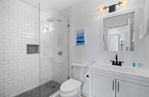 El Centro Beach House | NEW 2 Blocks to Beach, Casablanca