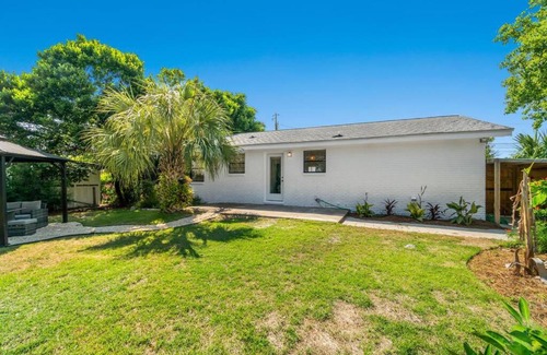 El Centro Beach House | NEW 2 Blocks to Beach, Casablanca