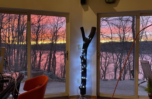Walton Park House | NEW – 2 Side-by-Side Lake Homes Sleep 17 Pet Friendly 2 Private Docks -1 hr NYC