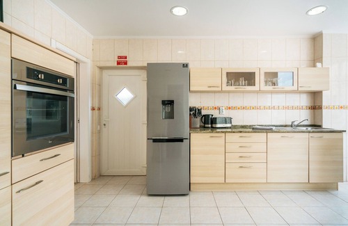 Montes de Alvor Villa | NEW 2024! Villa Mimosa - Sleeps 9 - Games Room, Cinema Room, Private Pool