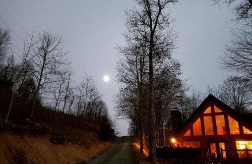 Todd Cabin | NEW 2025 LOWER PRICING! REAL log home! Kid/Family friendly cabin! Come ski WNC!