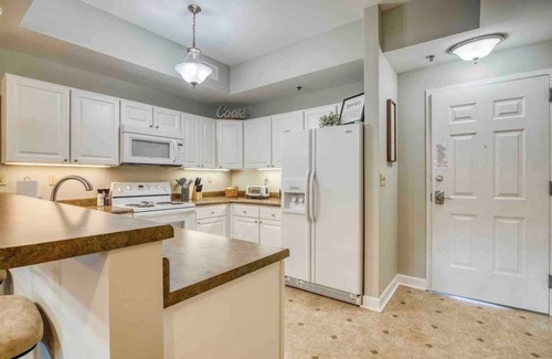 Bluff City Condo | NEW! 2BR/2BA Bristol Speedway,Elevator, One Level