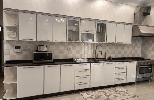Al Khor House | New 3 bed room villa with pool,private parking