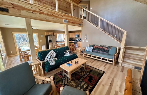 Hillman Cabin | New 3 bedroom 2bath cabin on Sullivan lake