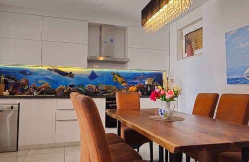 Borak House | NEW! 3-Bedroom Holiday Sunset House with Jacuzzi