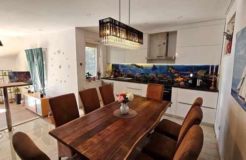 Borak House | NEW! 3-Bedroom Holiday Sunset House with Jacuzzi