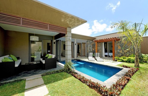Grand-Baie Villa | New 3 bedroom villa 150m2 + hotel services + breakfast + swimming pool + private beach