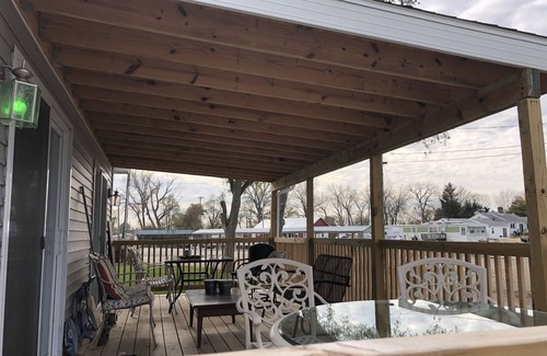 Oak Harbor House | New! 30 seconds from couch to shore, covered front porch w/sunset water views.