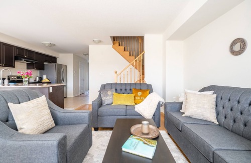 Thorold Apartment | New 3BR Townhouse, Minutes to Niagara Falls and Brock University by GLOBALSTAY
