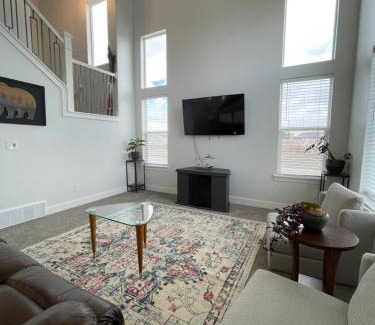 Lehi House | NEW 4-bed 4-bath Stylish House with Mountain View and 2 garages