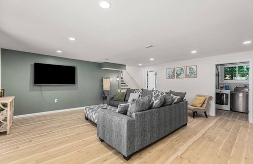 Lapeer House | NEW 4 Bedroom 4 Bath Waterfront Home Sleeps 14!
