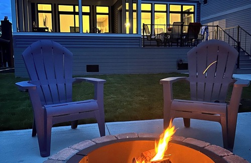 Syracuse House | New 4-bedroom house on Lake Wawasee with a stunning, screened in porch!