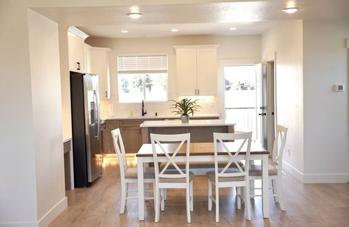 Midvale House | New 4-bedroom townhome in Midvale, near Trax, Ski, Airport