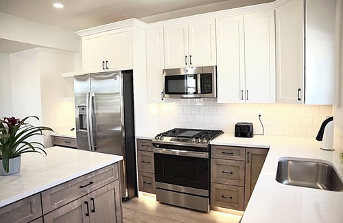 Midvale House | New 4-bedroom townhome in Midvale, near Trax, Ski, Airport