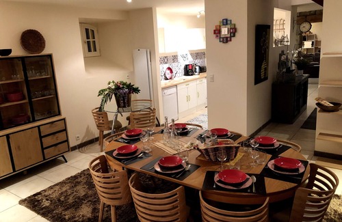 Quintin House | New 4 épis gîte! Spacious, modern, nestled in an enclosed park, 20 minutes from the sea.