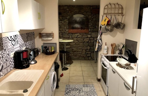 Quintin House | New 4 épis gîte! Spacious, modern, nestled in an enclosed park, 20 minutes from the sea.
