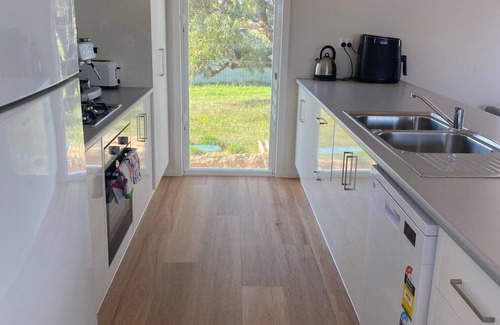 Alexandrina House | New 4BR house in Clayton Bay