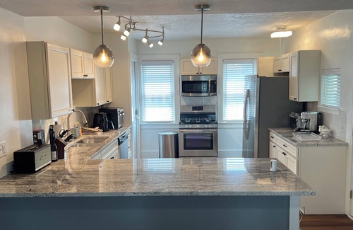 Eastside House | New 5 Bed 2 Bath near Syracuse University and Downtown with Plenty of Parking