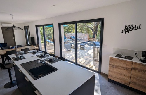 San-Gavino-di-Carbini Villa | New 5* Independent Villa Private Heated Infinity Pool