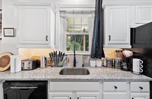 Bryn Mawr House | ✪ NEW 5 Star: King,Parking,AC,Train,Uni+Hospital ✪