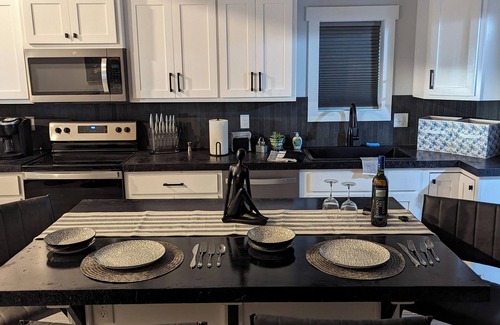 Salina House | New 5- Star Large, Private House, With No Neighbors