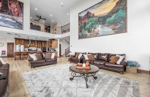 Zion National Park East Entrance House | New! 6 King Suites/8 bdrm, Hot Tub, EV, E-Scooters