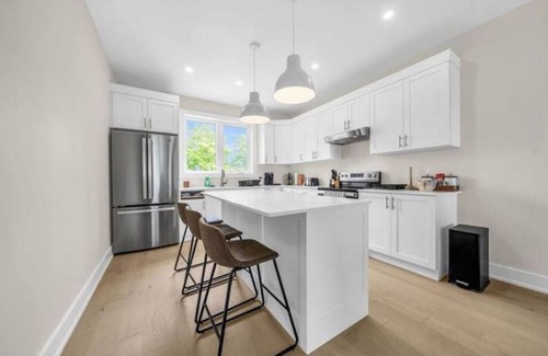 Selkirk House | NEW 797 Lakeshore rd Paradise