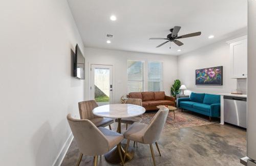 Lafayette Apartment | NEW Acadian House KING Bed Cajun Luxury Nespresso