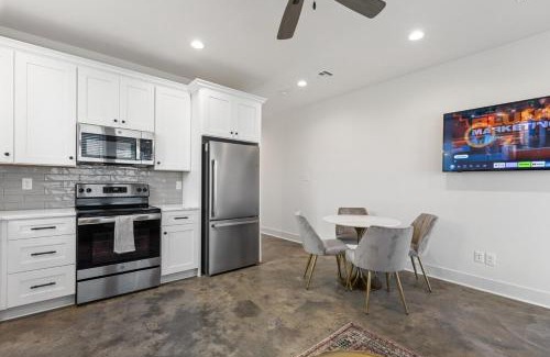 Lafayette Apartment | NEW Acadian House KING Bed Cajun Luxury Nespresso