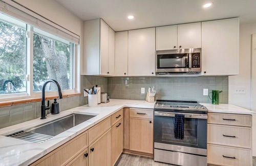 South Westminster House | New! Active Retreat- Peloton, Rowing & Yoga Space