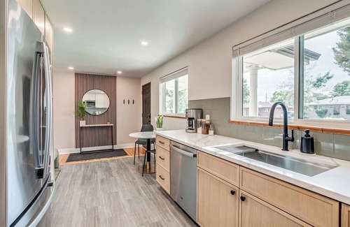 South Westminster House | New! Active Retreat- Peloton, Rowing & Yoga Space