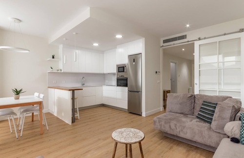 Bilbao City Centre Apartment | New and bright in Plaza Moyua