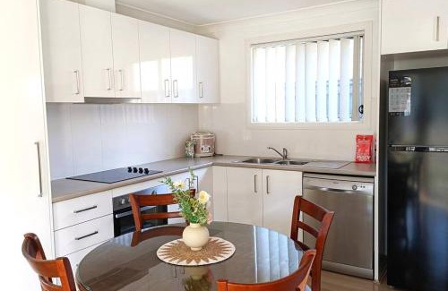 Baulkham Hills House | New and Cozy 2 Bedrooms Granny Flat with Aircon & Pool