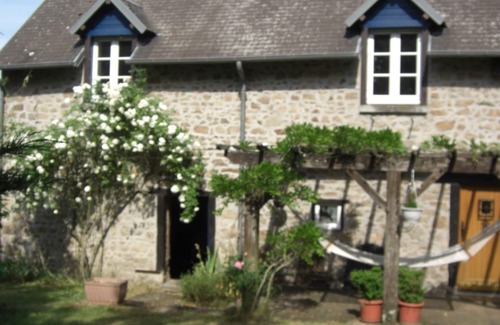 Saint-Priest-la-Plaine Apartment | New apartment in country house with terrace and garden