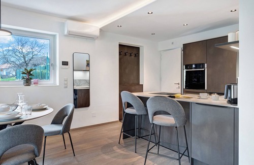 Cornedo All'isarco Apartment | New Apartment 'Vinea Guesthouse Terrace' with Mountain View, terrace and Air Conditioning