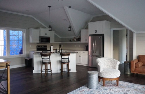 Elizabeth City House | New Barn Apartment on 55 acres/waterfront