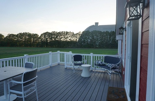 Elizabeth City House | New Barn Apartment on 55 acres/waterfront