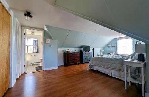 Prospect Harbor House | NEW Beachy Watering Cove Cottage