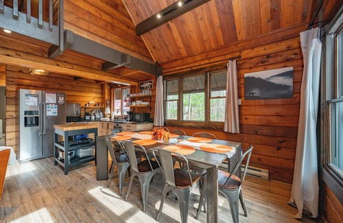 McHenry House | New! Bear's Den: Lake Area, Fire Pit!
