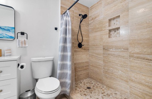 Jupiter Farms Bed & Breakfast | New Beautiful Country Retreat with Luxury Finishes